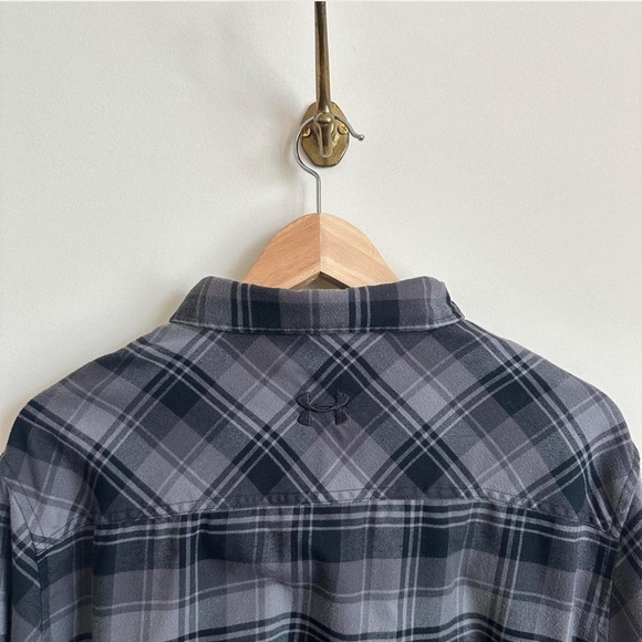 Under Armour black button-up flannel shirt- L 🌼 - Picture 5 of 7